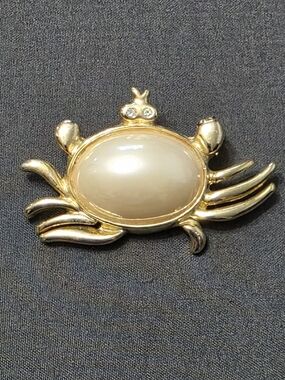 Estate - Gold Tone - Fashion Crab Brooch - Item 256